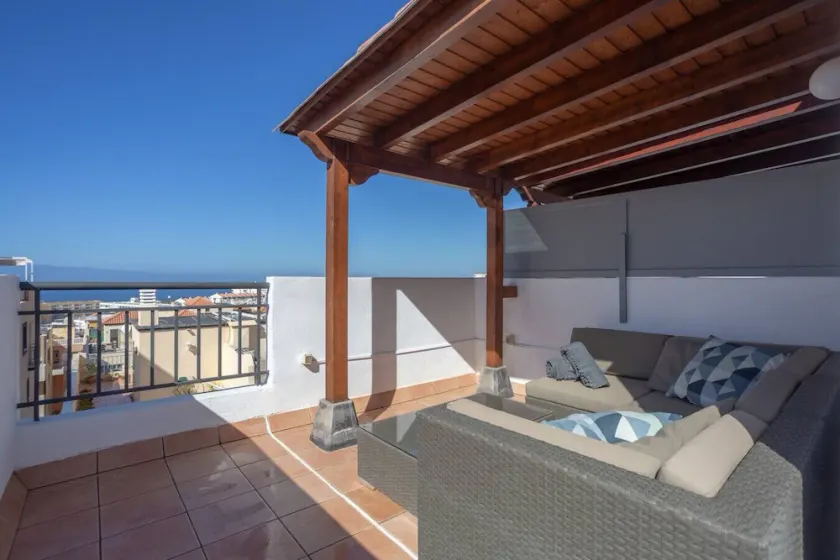 Stilvolle 2-Bett-Wohnung mit fantastischem Meerblick - Image 1