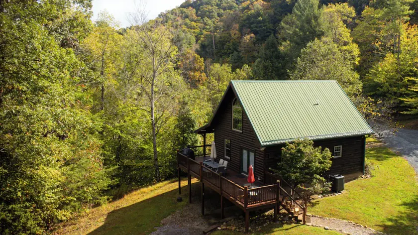 Whistling Timbers Cabin - Image 1