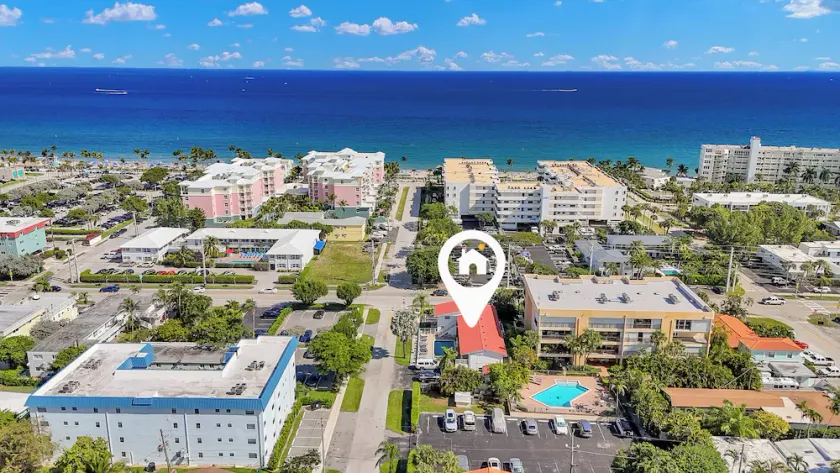 Boutique Hotel Queen room w/ Bunk bed. POOL, LOCATION! Walk to BEACH/Restaurants - Image 1