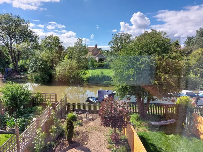 Tranquil Northampton Retreat - Image 1