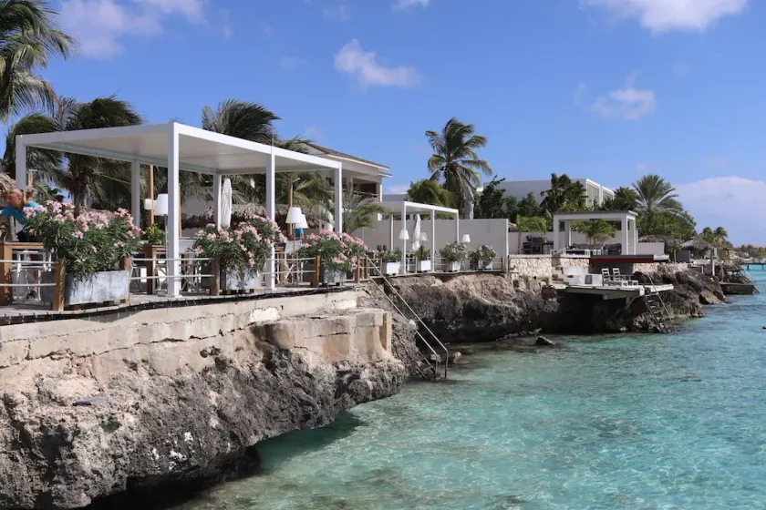 WS Turtle with a stylish tropical interior and a central location in Belnem - Image 1