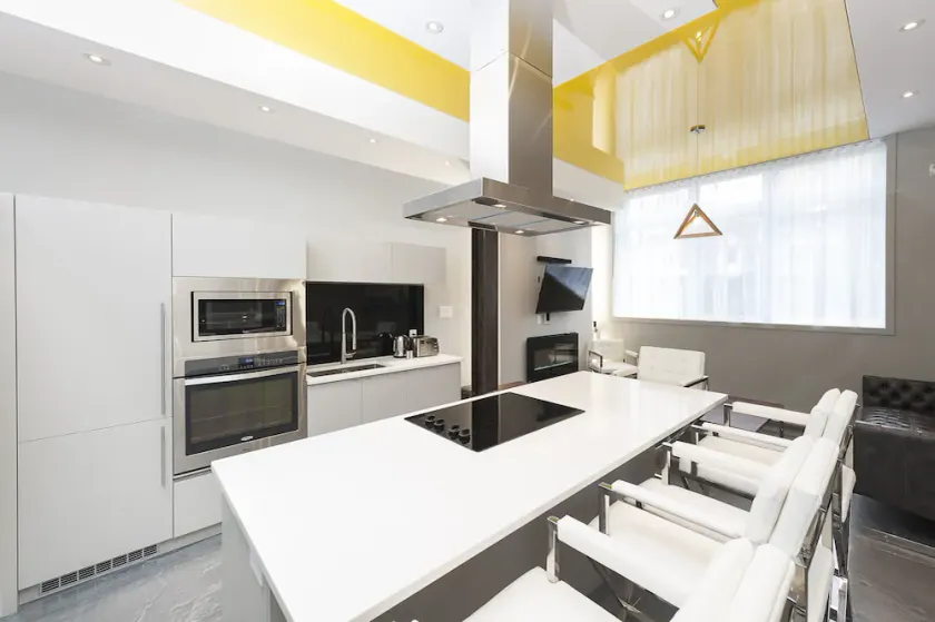 Vibrant Loft near Plateau Mont Royal and Festivals - Image 1