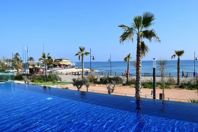 Sjov for hele familien ved stranden eller ved poolen på vores smukke sommerhus - Image 1