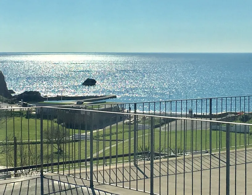 Hébergement en bord de mer à quelques pas de la mer - Image 1