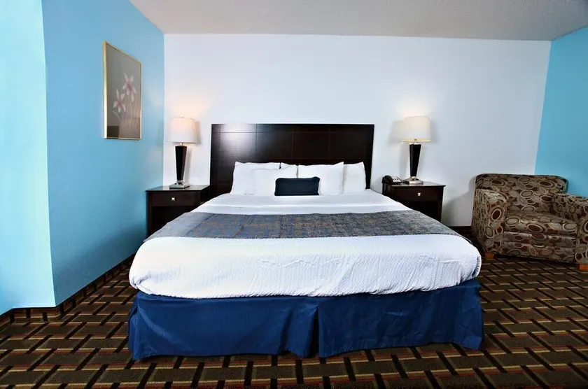Sky Palace Inn & Suites Newton / 1 King-Bett, Nichtraucher - Image 1