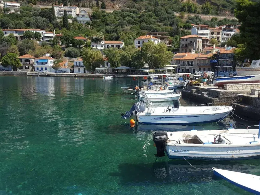 Belles plages belle petite ville endroit parfait en Grèce Château à explorer - Image 1