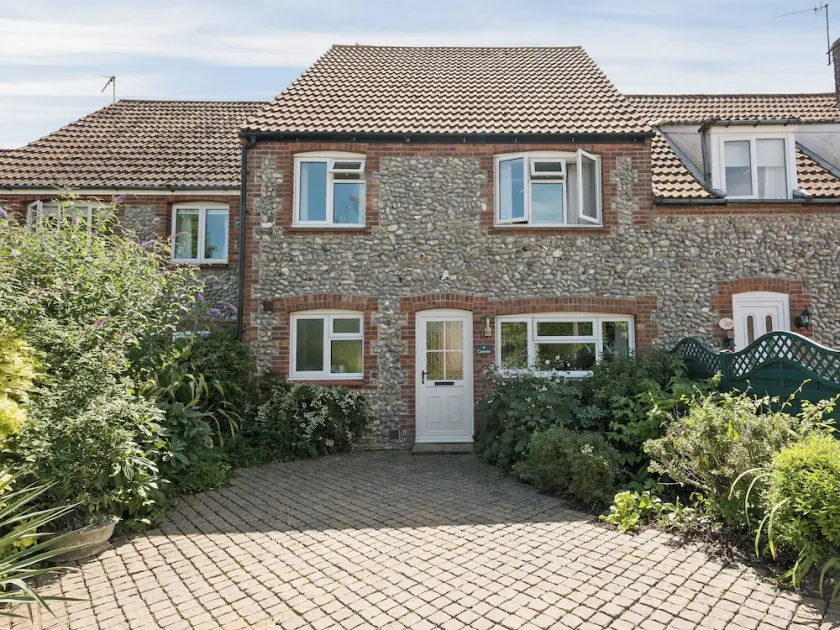 3 bedroom accommodation in Weybourne, near Holt - Image 1