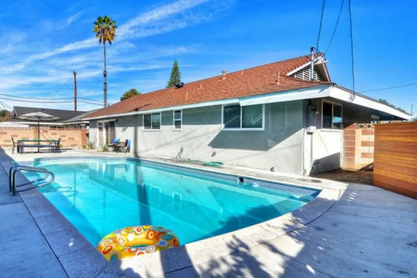 *Pool +Game Room + Disneyland Close**Guests Love It!* - Image 1