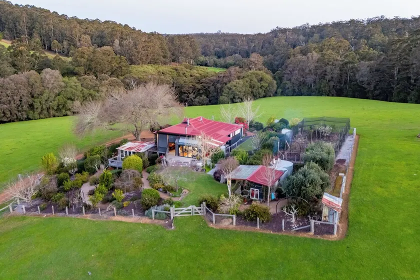 Glauders Cottage Pemberton - Image 1