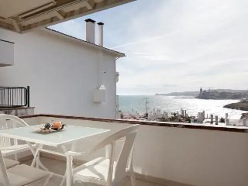 Bel appartement paisible et ensoleillé face à la mer avec une vue imprenable - Image 1