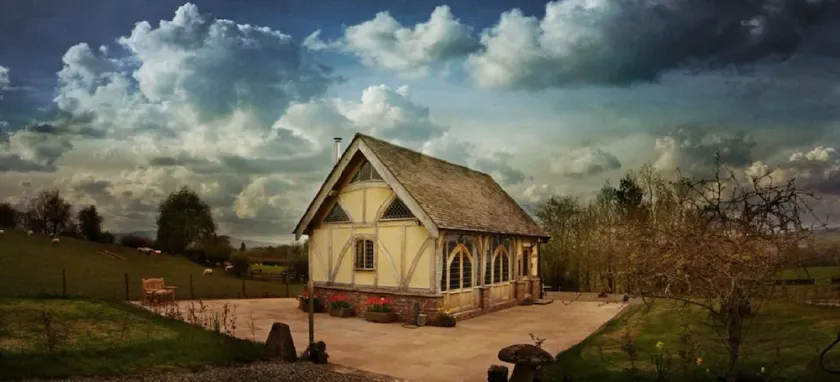Ebony Cottage - Image 1