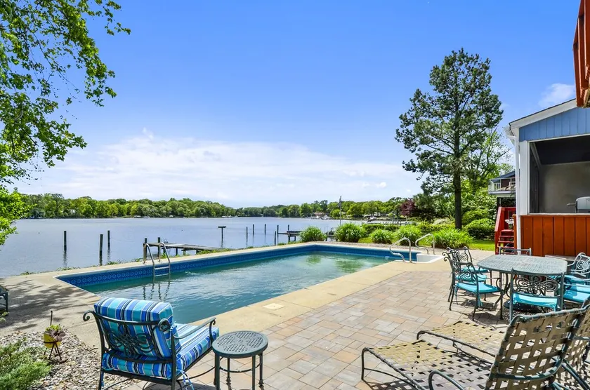 Nouvelle liste!  Petite maison au bord de la rivière Magothy avec piscine - Image 1