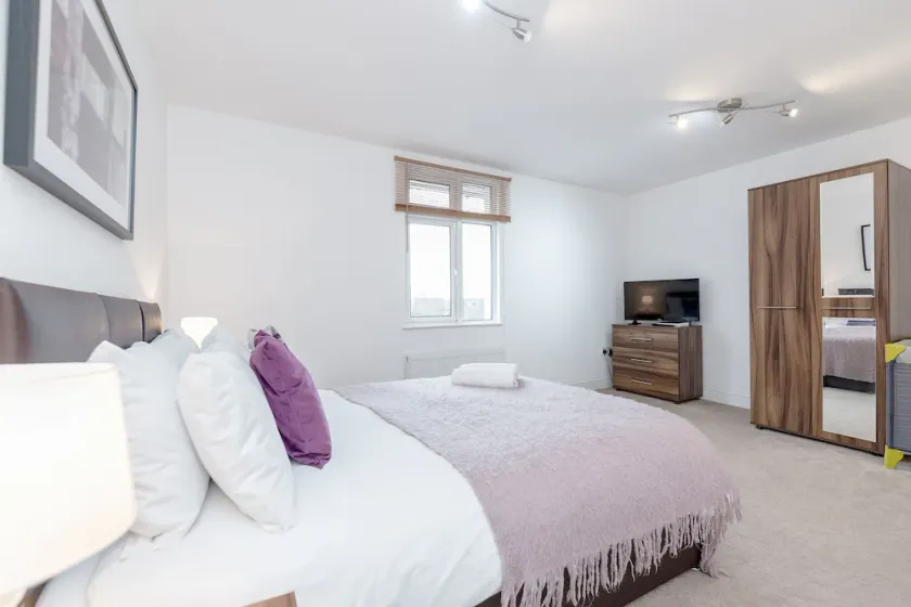 (3) Familles bienvenues, Parking gratuit, Wi-Fi gratuit, appartement moderne et commerces à proximité! - Image 1