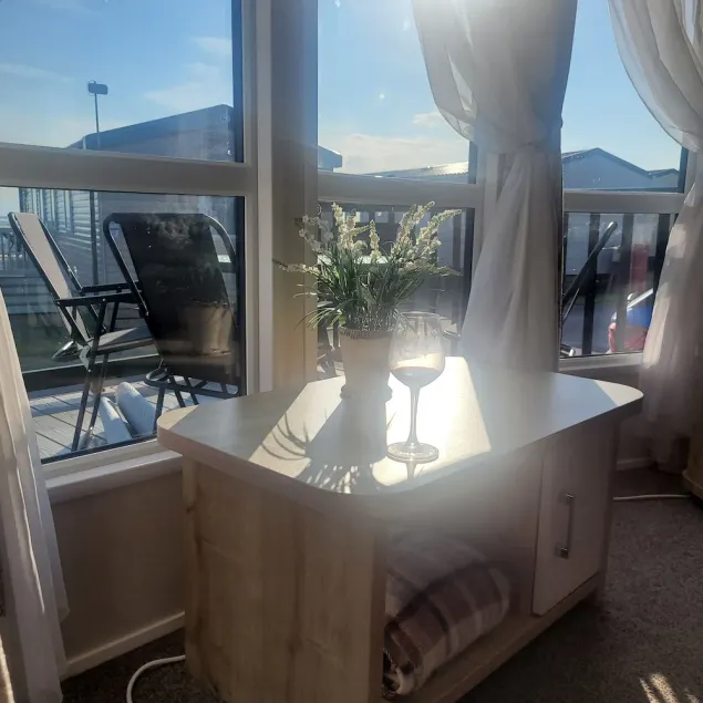 Beachside Lodge - Sleeps 6 - Pets ok - Plus Parking - Image 1
