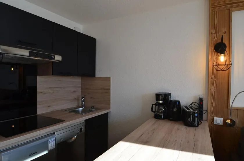 200m des commerces, 2ème étage, balcon, télévision, casier à ski, 36m², Les Menuires - Image 1