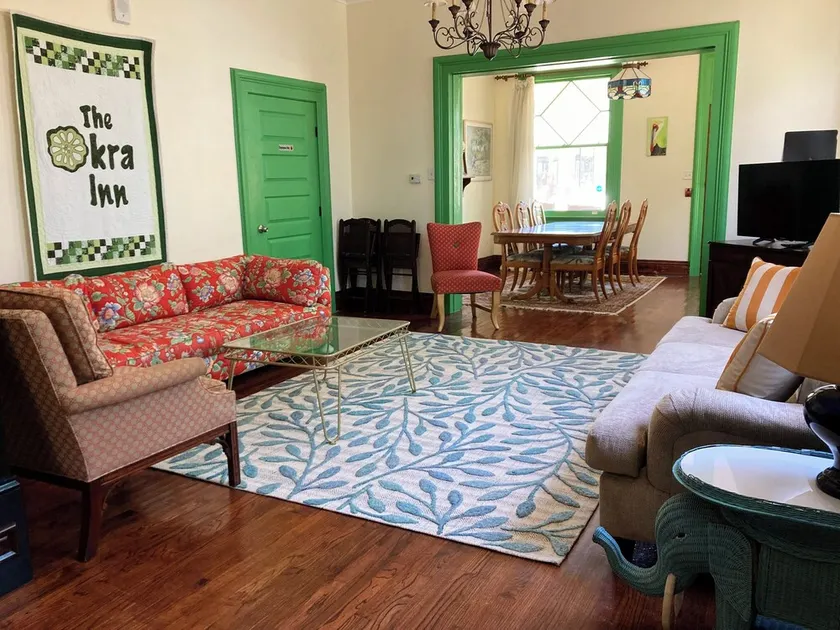 The Okra Inn Carrollton - Private Rooms in Beautiful 6 BR Inn, Parking, Backyard - Image 1
