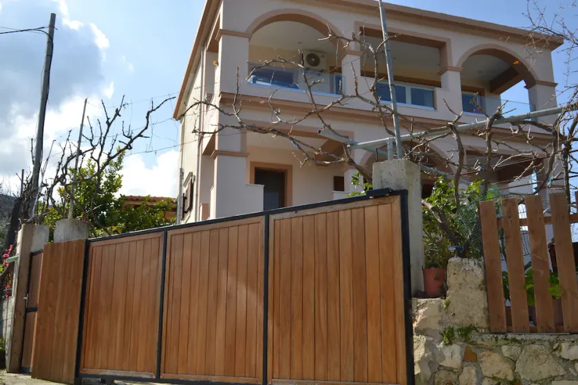 1 Bed Flat - Sleeps 4 - Garden - Parking - Wifi - Image 1