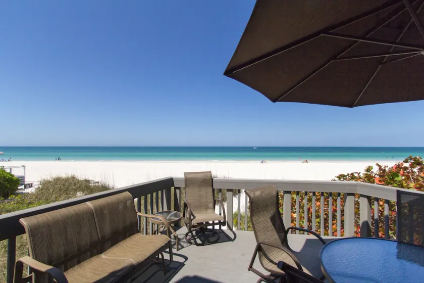 Franks Beach House: 3 BR / 2 BA hem i Holmes Beach, 6 sovplatser - Image 1