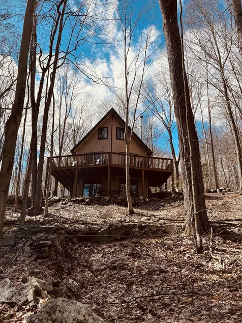 Lake Wallenpaupack Family Chalet with Lake Views - Image 1