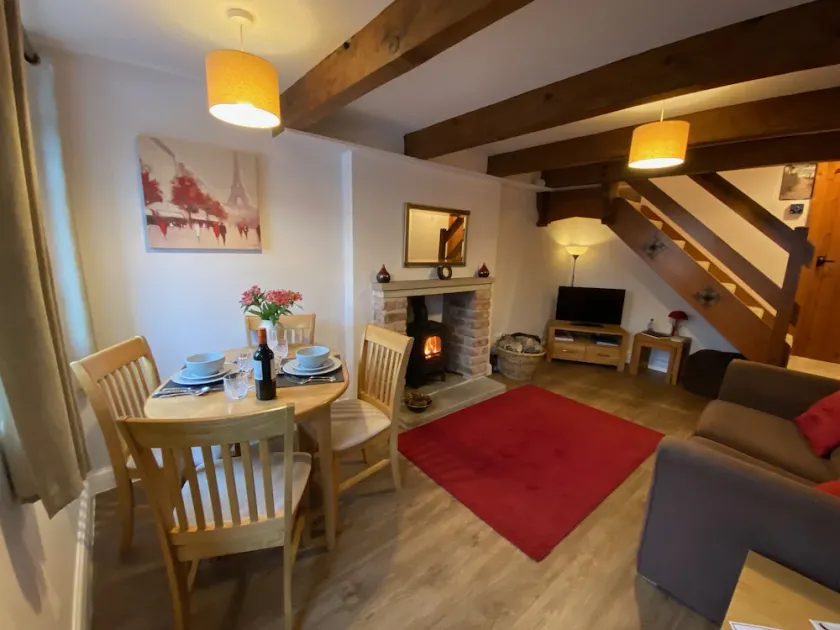 Cottage romantique pour deux à Monyash. Poutres apparentes et poêle à bois. - Image 1