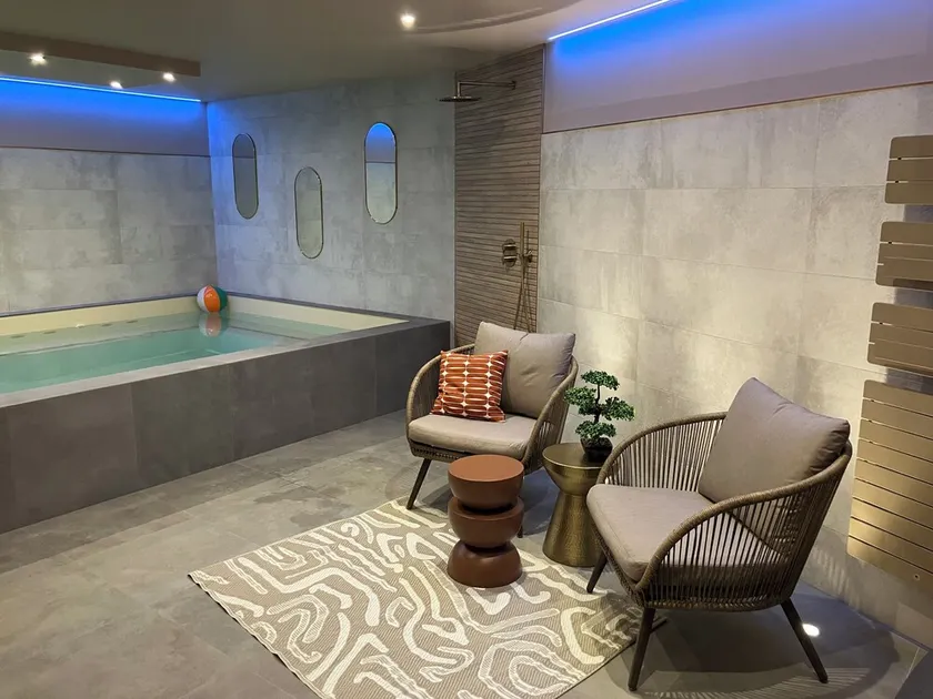 180-square-meter family home - indoor pool - 150 meters from the beach on foot - Image 1