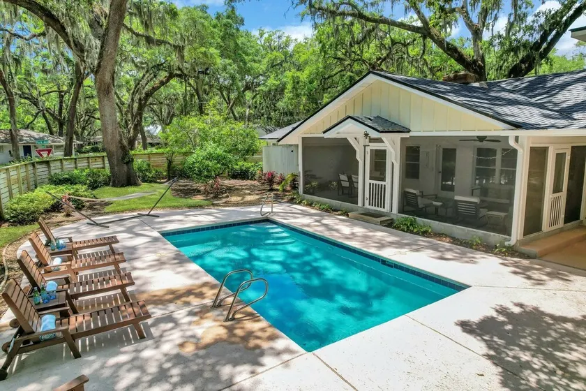 Heated Private Pool! Steps to Village and Beaches! Family Home - Image 1