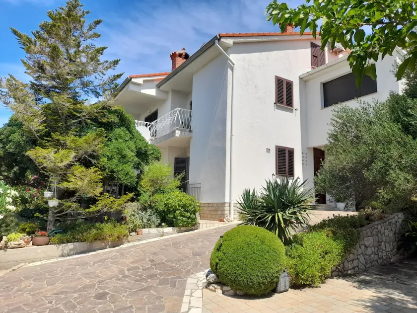 Two bedroom apartment with balcony and sea view Banjol, Rab (A-16334-a) - Image 1