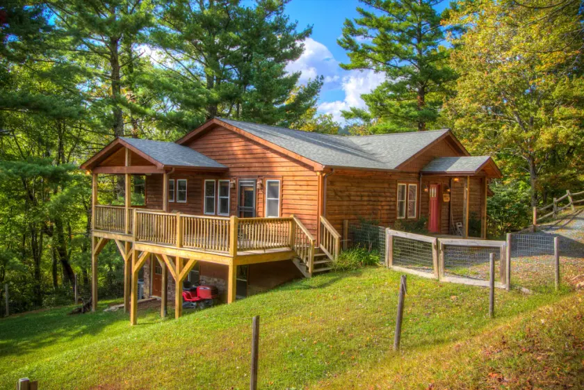 Hot Tub, Foosball, WIFI, Wetbar, Privat, 5 minutter fra Downtown Blowing Rock. - Image 1