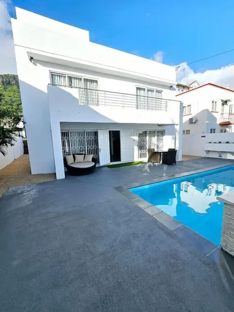 Rooftop Garden Villa, Private Pool & Beach Access - Image 1