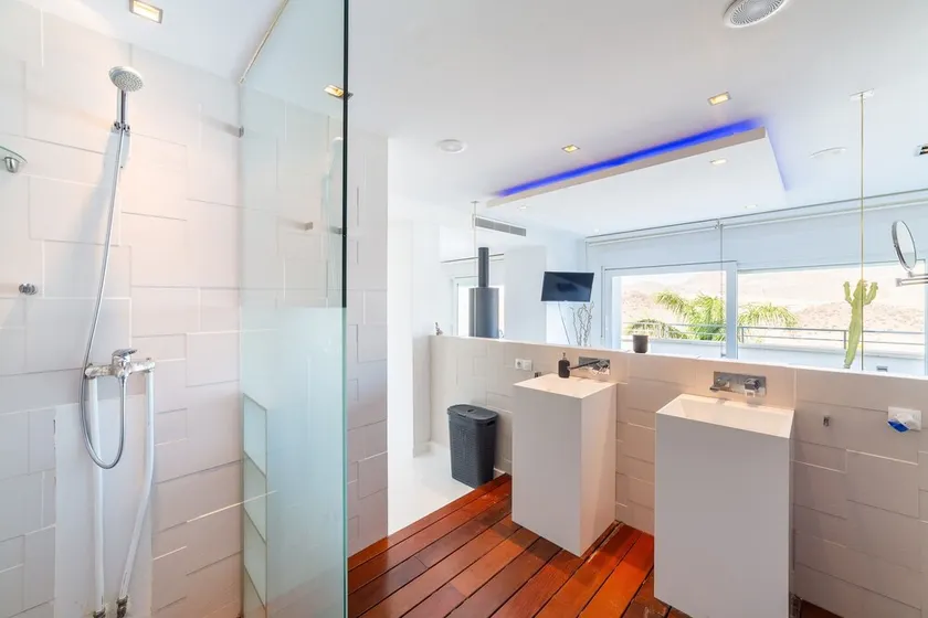 Villa 'Lux' mit Meerblick, WLAN und Klimaanlage - Image 1