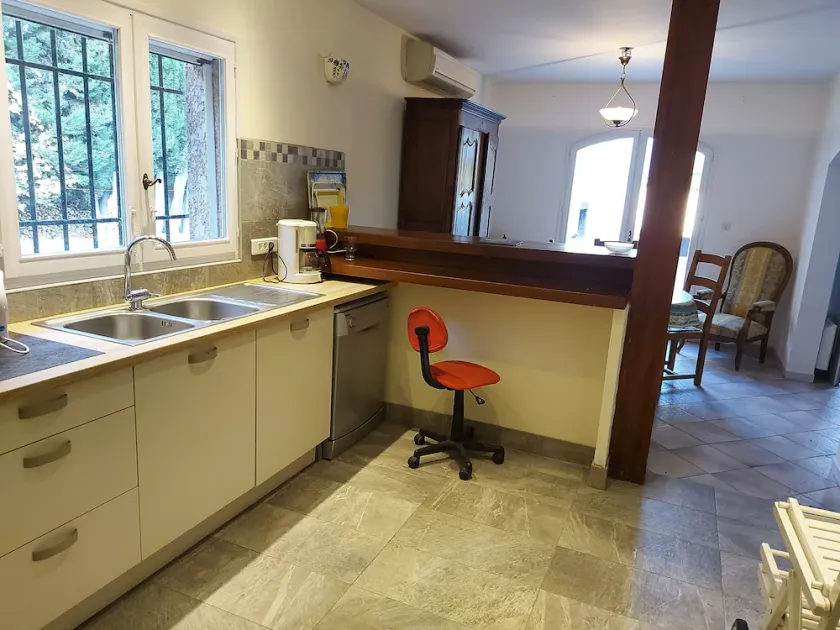 Mas of 150 M2 Saint Rémy de Provence, large swimming pool on well wooded land.. - Image 1