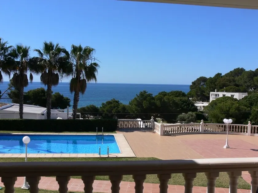 Superbe appartement dans résidence privée au pied de la mer - Image 1