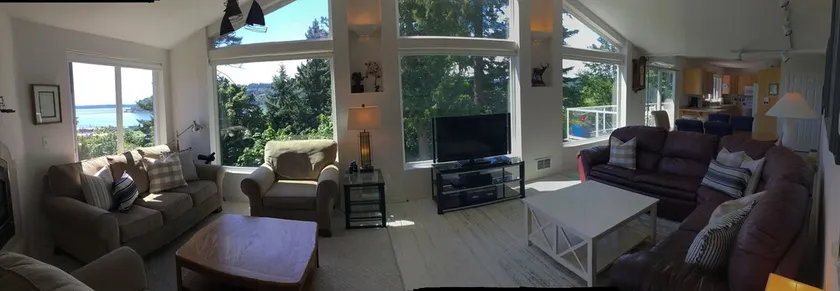 TreeTops: Whidbey Island bayside retreat with sound and Olympic Mountain views  - Image 1