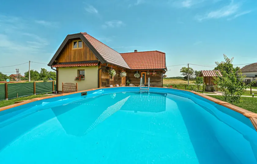 Beautiful Home In Lonjica With Wifi - Image 1