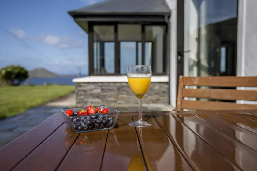 Luxury Seaside Cottage, Stunning Ocean Views, Waterville, Ring of Kerry - Image 1