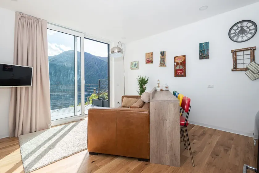 Appartamento Dany Con Vista Lago by Holiday Solutions - Image 1