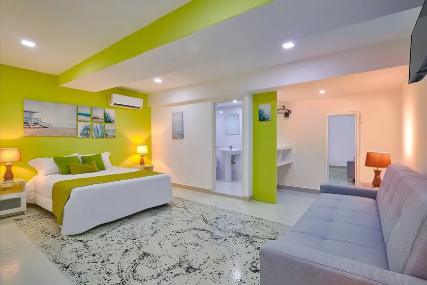 Malecon Premium Rooms & Hotel - Image 1