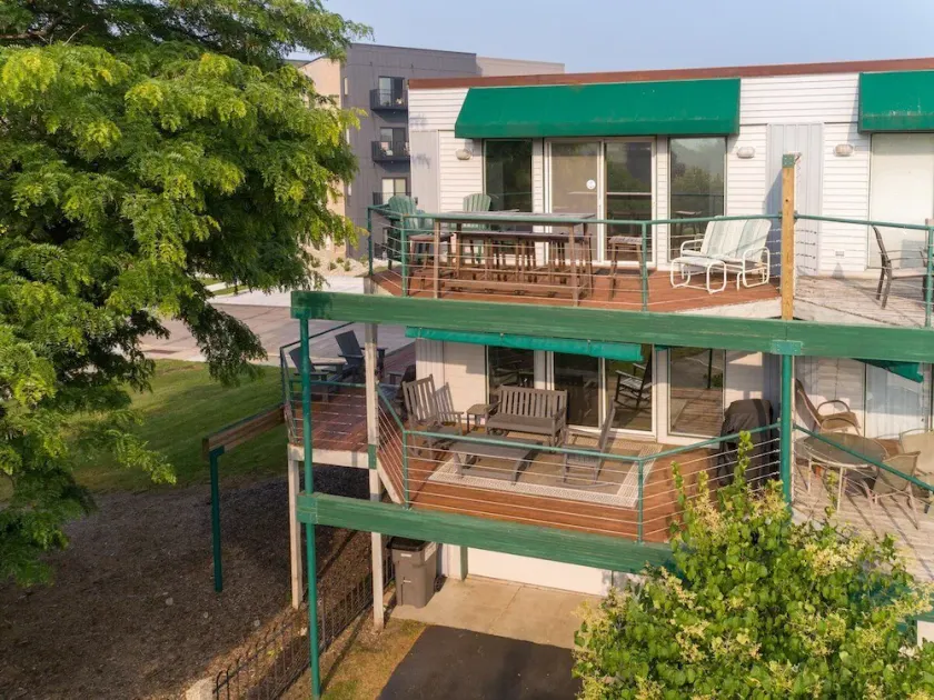 Starboard Quarters: 2 BR Modern Condo w / Amazing Views! (Duerme 6) - Image 1