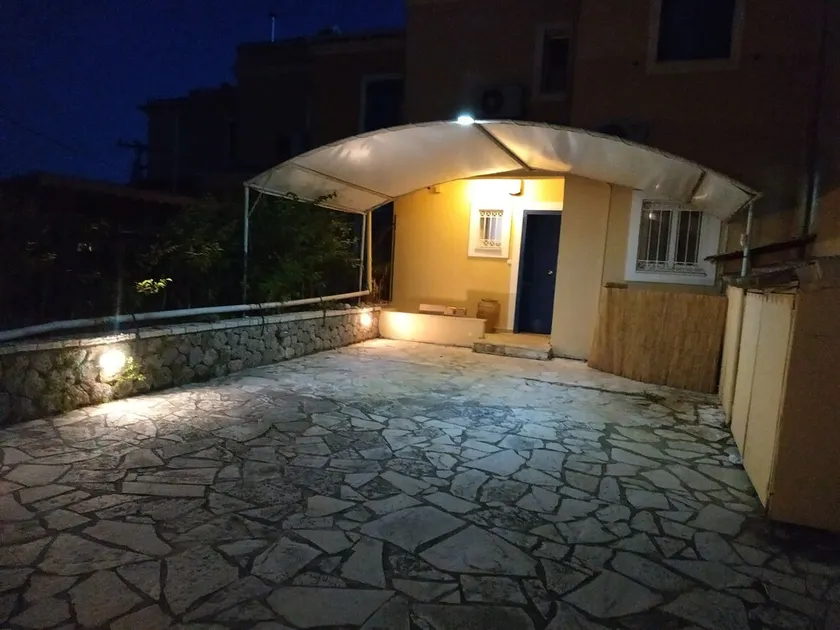 Luxury villa with garden ,barbecue and parking with automatic gate for 4-5 cars - Image 1