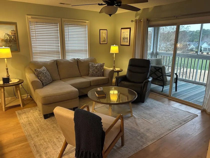 Spacious 2-Bedroom Condo in St. James Plantation - Image 1