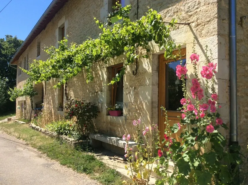 Cottage character in quiet village on the slopes of Mount Poupet - Image 1