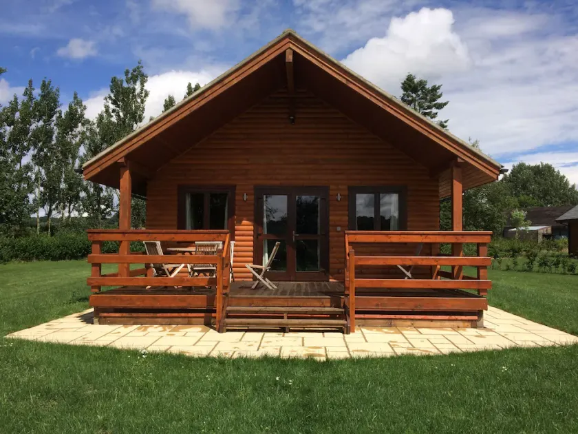 Chalet im skandinavischen Stil auf einem bewirtschafteten Bauernhof im Herzen von Wiltshire - Image 1