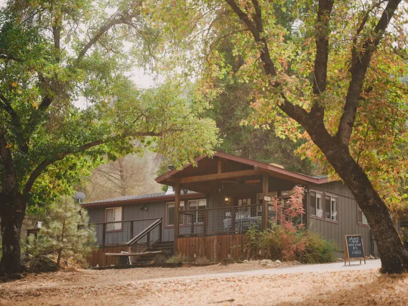 22 Miles to Yosemite - Hot Tub, Hammocks, Fire Pit, Wood Burning Stove   - Image 1