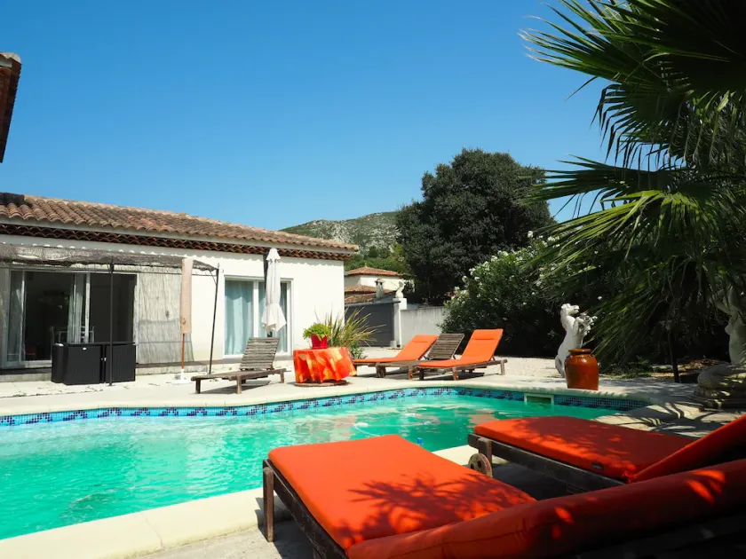 Promotion! Villa på 50m2 vid foten av Ste Baume med privat pool - Image 1
