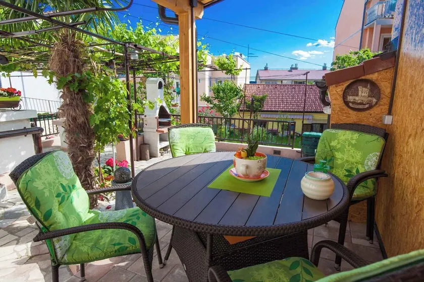Holiday home With air conditioning in every room and a large garden with barbecue - Image 1