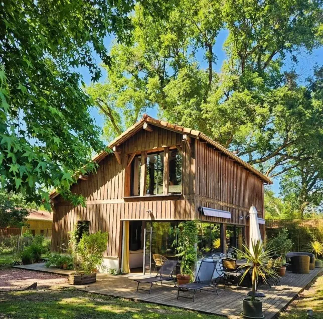 Villa rustique au cœur de la forêt Landaise - Image 1