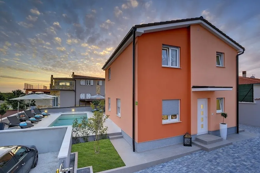 Superb villa with private pool, sun loungers, terrace and private barbecue area - Image 1