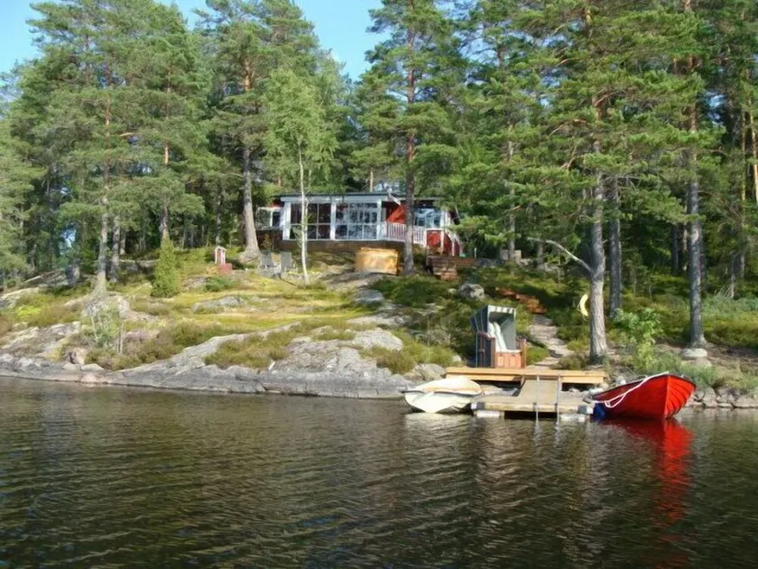 Cottage OPPBJÄRKEN, lakeside property, bathing jetty, bathing buoy. Rowing boat, WLAN - Image 1