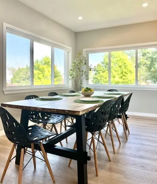 Ideal for co-workers. Hot tub. 2 x kitchen & living areas. Garage. - Image 1