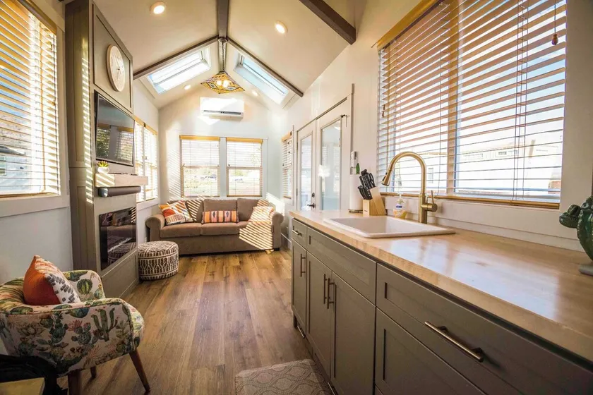 Zion-Day-Trip Ready, Tiny Home, Mountain Views - Image 1